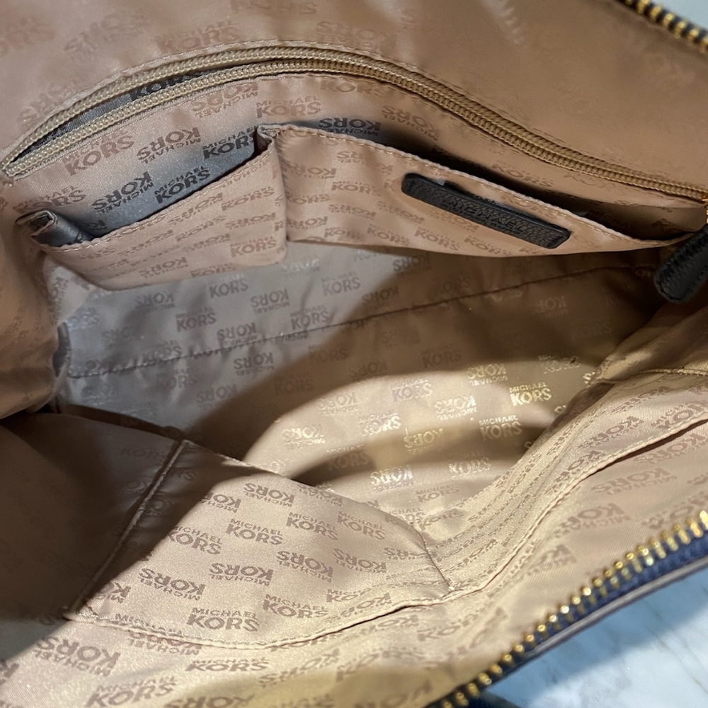 Michael kors shoulder bag and wallet - Picture 3 of 9